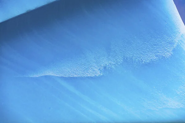Błękitna góra lodowa zbliżenie niebo streszczenie tło Antarktyda — Zdjęcie stockowe