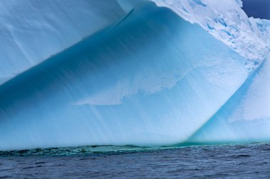 Yüzen Mavi Buzdağı Kapanış Suyu Antarktika