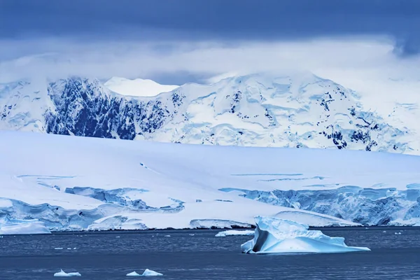 Blue Iceberg Snow Glaciers Mountains Charlotte Bay Antarctica — Stock Photo, Image