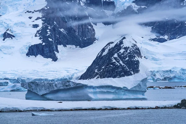 Snow Mountains Blue Glaciers Iceberg Charlotte Bay Antarctica — 스톡 사진