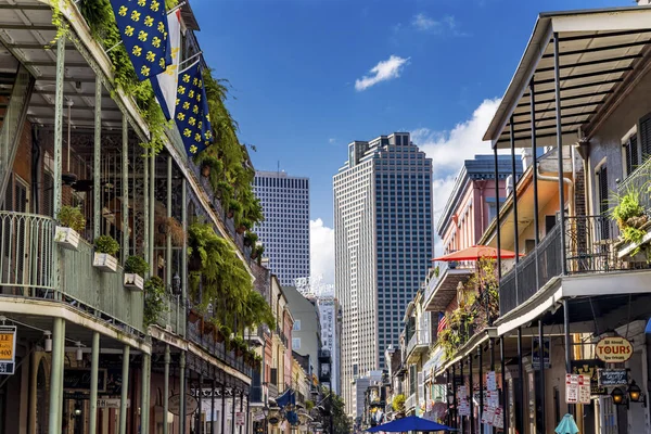 Downtown Old Building Ranskan Quarther Dumaine Street New Orleans — kuvapankkivalokuva