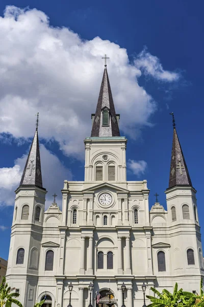 圣路易斯主教座堂面对路易斯安那州的新释放者 — 图库照片