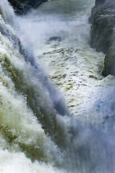巨大的古尔佛斯瀑布金瀑布海峡下游金圈冰岛 欧洲最大的瀑布之一 — 图库照片