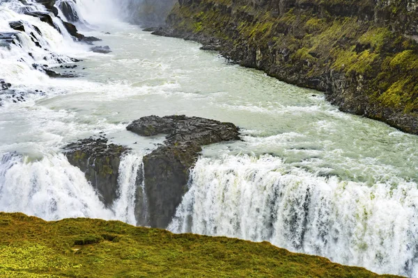 巨大なガルフロスの滝黄金の滝ゴールデンサークルアイスランド ヨーロッパ最大の滝の一つ — ストック写真