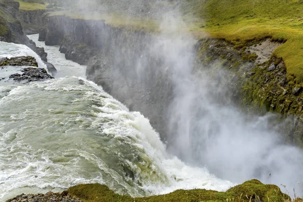 巨大的古尔佛斯瀑布金黄色的冰岛圆环 欧洲最大的瀑布之一 — 图库照片