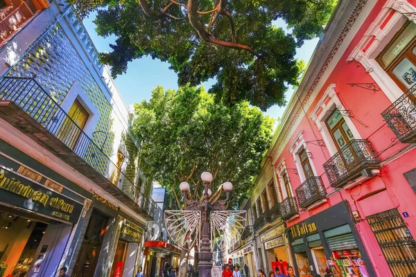 Puebla Mexico Januari 2019 Major Shopping Street Stores Shoppers Zocalo — Stockfoto