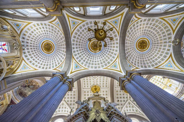 Puebla México Enero 2019 Altar Basílica Ornada Colorida Catedral Techo —  Fotos de Stock