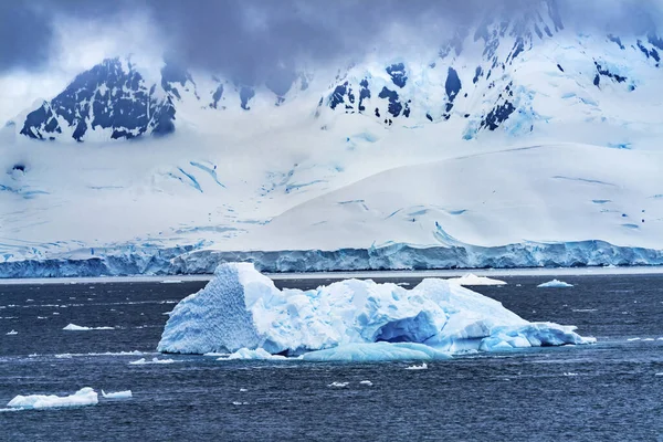 Iceberg Snow Mountains Blue Glaciers Iceberg Dorian Bay Antarctic Peninsula — стокове фото