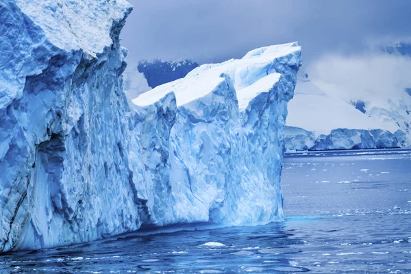 Isberg Snöberg Blå Glaciärer Dorian Bay Antarktiska Halvön Antarktis Glaciär — Stockfoto