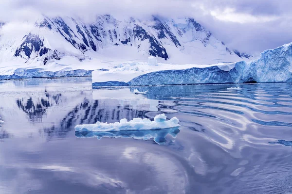 Snow Mountains Abstract Reflection Blue Glaciers Iceberg Dorian Bay Antarctic — Photo