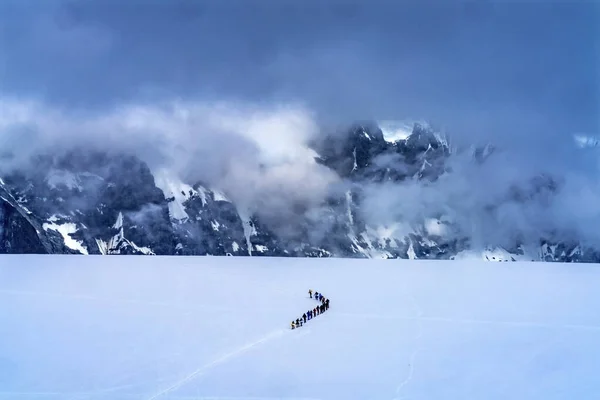Snowshoers Senderismo Montañas Nieve Damoy Point Península Antártica Antártida Turistas — Foto de Stock