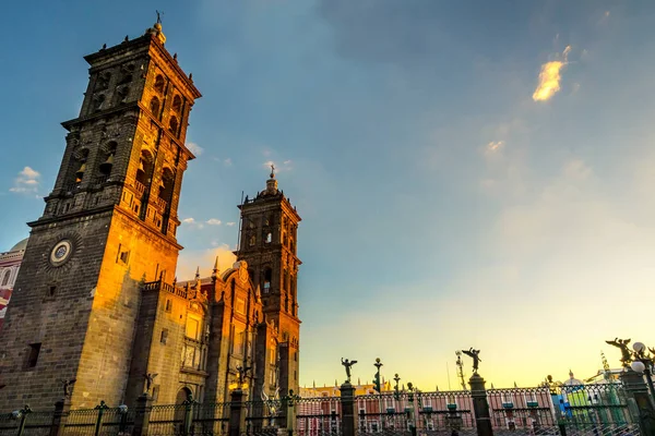 Facade Angel Statues Sunset Cathedral Puebla Mexico Built 1600S — Stock Photo, Image
