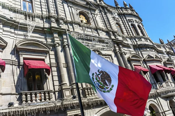 Mexican Flag Major Shopping Street Government Buildings Hotel Zocalo Puebla — Stock Photo, Image