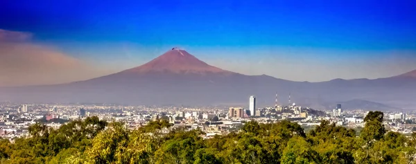 Utsikt Byggnader Kyrkor Stadsbild Vulkan Mount Popocatepetl Puebla Mexiko — Stockfoto