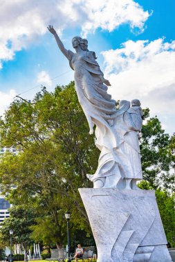 New Orleans, Louisiana, ABD - 6 Ekim 2019 Göçmen Heykeli Riverwalk Woldenberg Parkı New Orleans Louisiana Heykeli Franco Alessandrini tarafından dikildi
