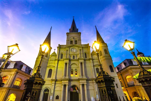 Abendlichter Saint Louis Basilica Cathedral Älteste Kathedrale Fassade Vereinigte Staaten — Stockfoto