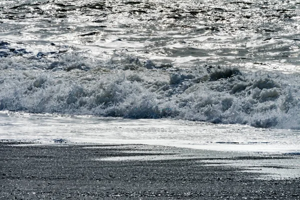 Güneş Yansımaları Reynisfjara Kara Kum Sahili Güney Kıyısı Zlanda Kum — Stok fotoğraf