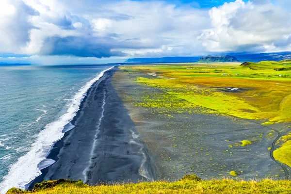 Green Patures Houses Reynisfjara Black Sand Beach Dyrholaey Park South — стокове фото