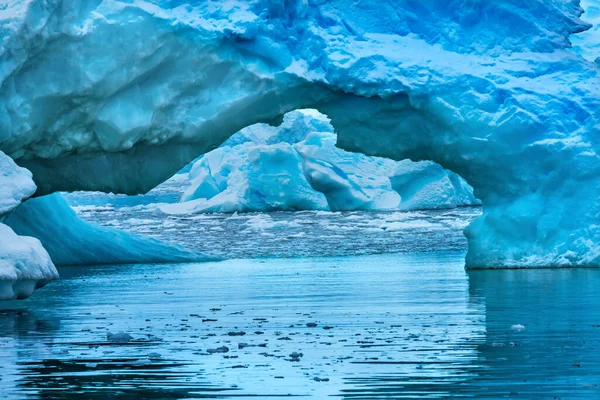 Snowing Blue Iceberg Arch Reflection Paradise Bay Skintorp Cove Antarctica — стоковое фото