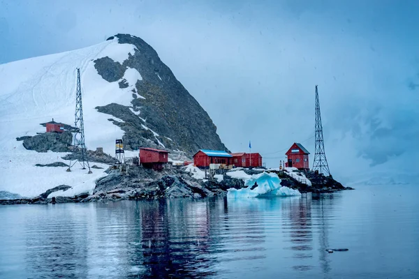 Snöig Argentinsk Almirante Brown Station Blue Glacier Mountain Paradise Harbor — Stockfoto