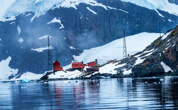 Χιονίζει Αργεντίνος Almirante Brown Station Blue Glacier Mountain Paradise Harbor — Φωτογραφία Αρχείου