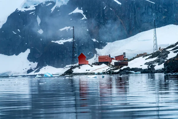 Sněžení Argentine Almirante Brown Station Blue Glacier Mountain Paradise Harbor — Stock fotografie