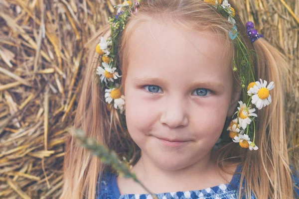 A cute 3 years old girl with ch — Stock Photo, Image