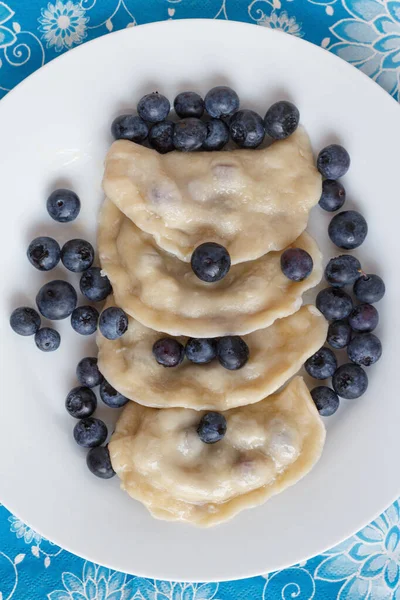 Russian dumplings vareniki filled with fresh blueberries ロイヤリティフリーのストック写真