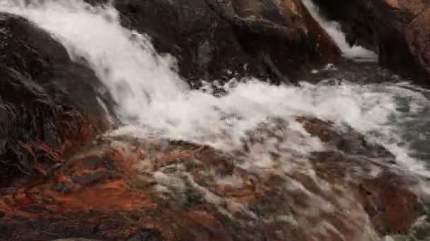Montaña escena del río — Vídeos de Stock