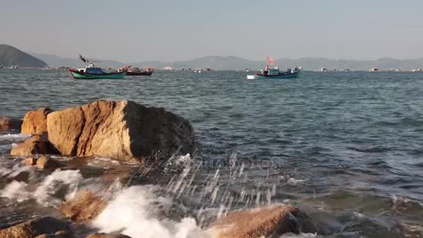 Pesca en el mar con sonido Vietnam — Vídeos de Stock