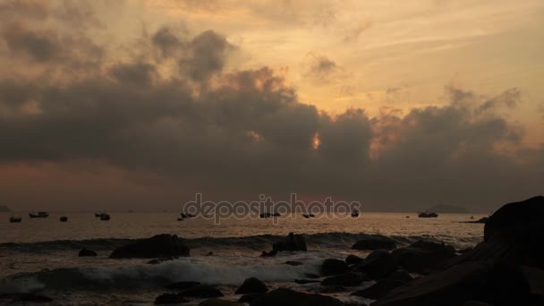 Escena del amanecer del océano Vietnam con sonido — Vídeos de Stock