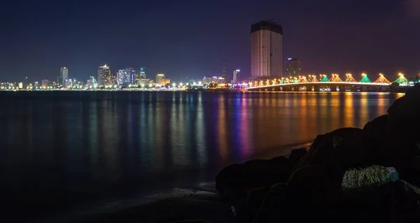 Nha Trang şehir sahil gece 