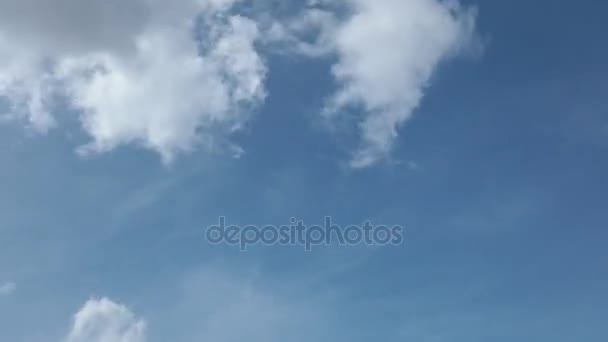 Blauwe wolkenluchten High Definition Time Lapse beelden — Stockvideo