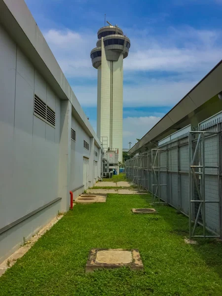 Vietnam Ho Chi Minh Uluslararası Havaalanı kontrol kulesi yeni inşaat 70 metre uzun hava Kulesi.