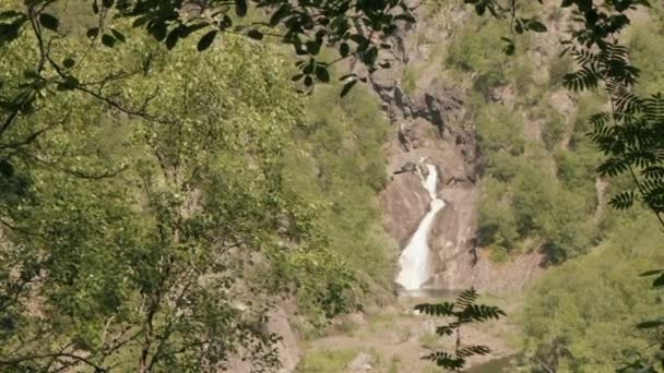 Водопад в Норвегии — стоковое видео