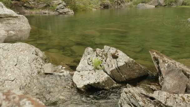 Stone coast of the Norwegian sea. Smooth slider shot — Stock Video