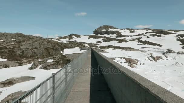 Dam in the Norwegian mountains — Stock Video