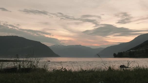 Sunset over the Norwegian fjord. Smooth slider shot — Stock Video