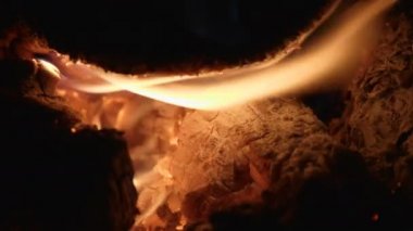 Geceleri yanan günlük