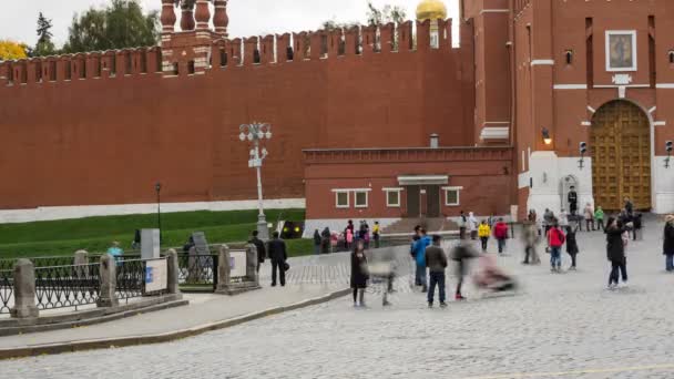 В'їзд до годинникової вежі на Червоній площі Москви — стокове відео