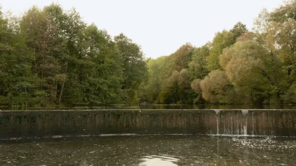 Backwater with dried waterfall. Autumn daytime. Smooth dolly shot — Stock Video