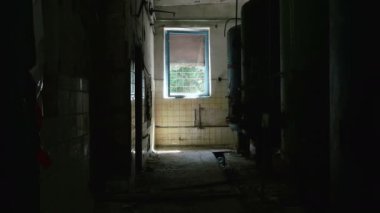 Kazan dairesinde terk edilmiş fabrikası. Yumuşak ve yavaş dolly vurdu