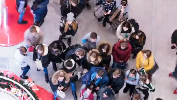 Minsk, Wit-Rusland - December 28, 2016: Mensen in het nieuwe shopping center — Stockvideo