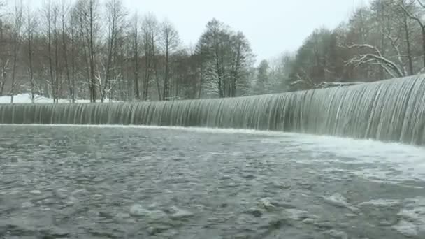 Waterfall in the winter park. Used professional gimbal stabilazer — Stock Video