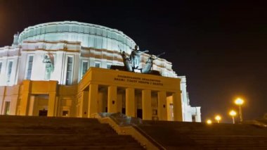 Minsk Opera Tiyatrosu. Zaman atlamalı çekimde atış