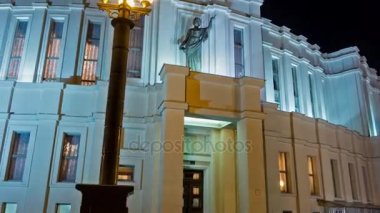 Minsk Opera Tiyatrosu. Zaman atlamalı çekimde atış