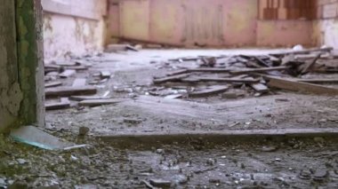 Kat terkedilmiş hastanede. Yumuşak ve yavaş dolly vurdu