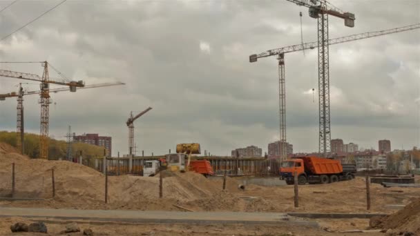 Минск, Белоруссия - 01 октября 2013 года: Строительство торгового центра — стоковое видео