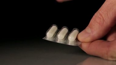 Makas kullanarak açık uyuşturucu