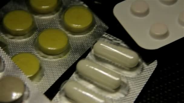 De la drogue sur la table. Slider shot 